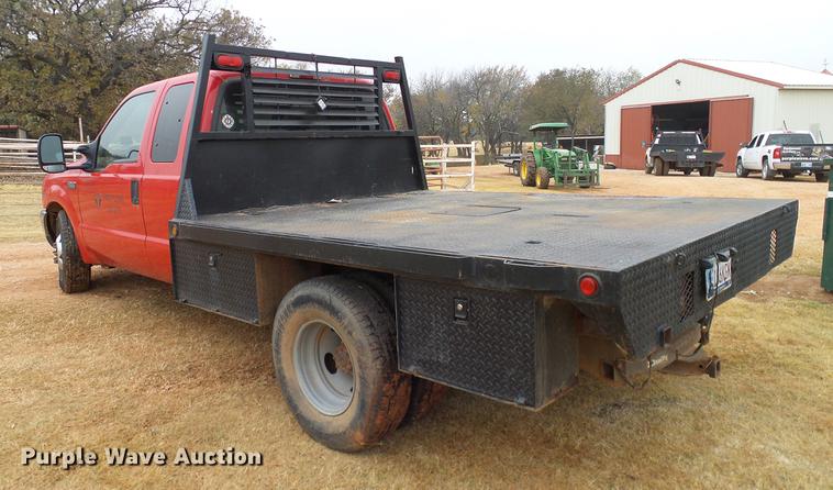 image for item AO9378 1999 Ford F350 Super Duty SuperCab flatbed pickup truck