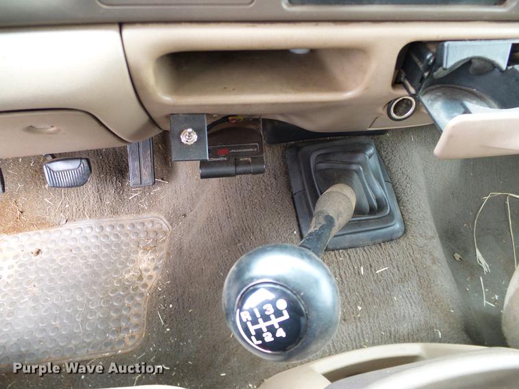 image for item AO9378 1999 Ford F350 Super Duty SuperCab flatbed pickup truck