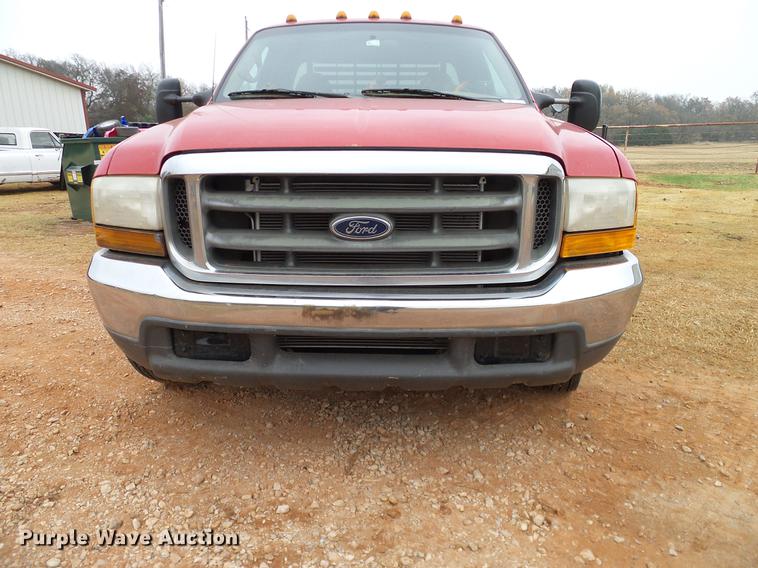 image for item AO9378 1999 Ford F350 Super Duty SuperCab flatbed pickup truck