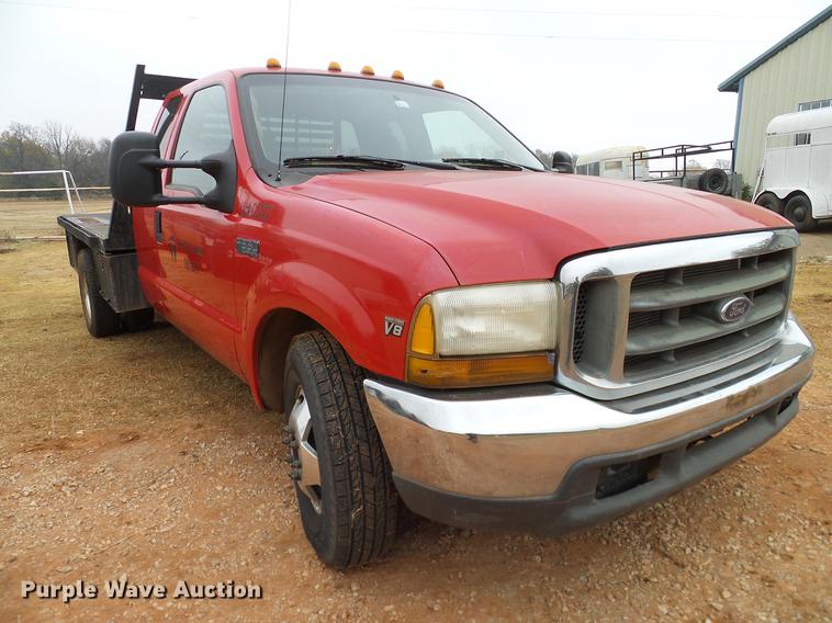image for item AO9378 1999 Ford F350 Super Duty SuperCab flatbed pickup truck