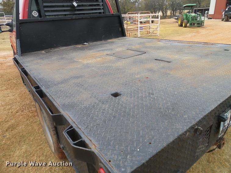 image for item AO9378 1999 Ford F350 Super Duty SuperCab flatbed pickup truck