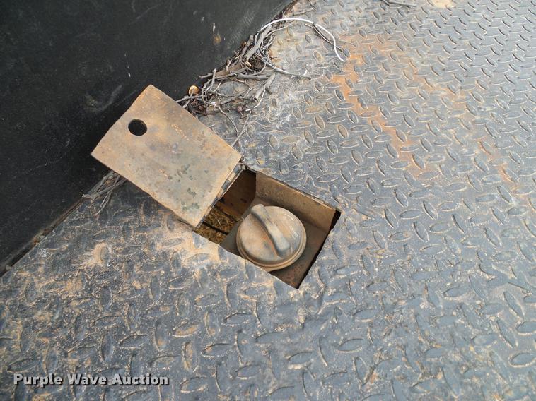 image for item AO9378 1999 Ford F350 Super Duty SuperCab flatbed pickup truck