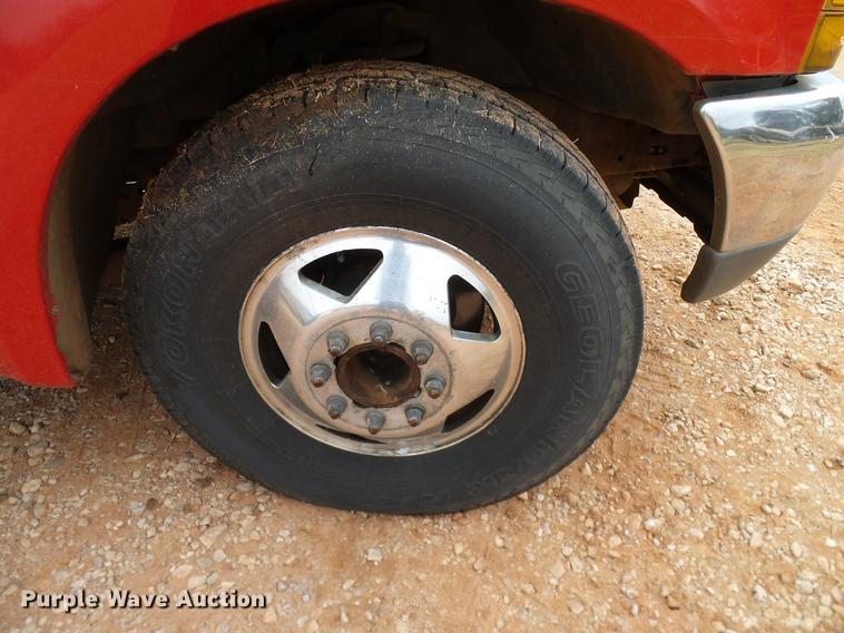 image for item AO9378 1999 Ford F350 Super Duty SuperCab flatbed pickup truck