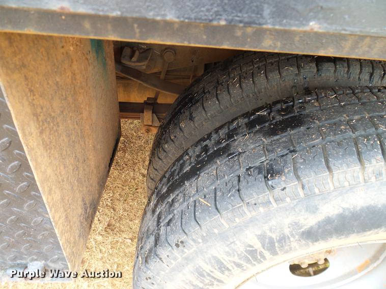 image for item AO9378 1999 Ford F350 Super Duty SuperCab flatbed pickup truck