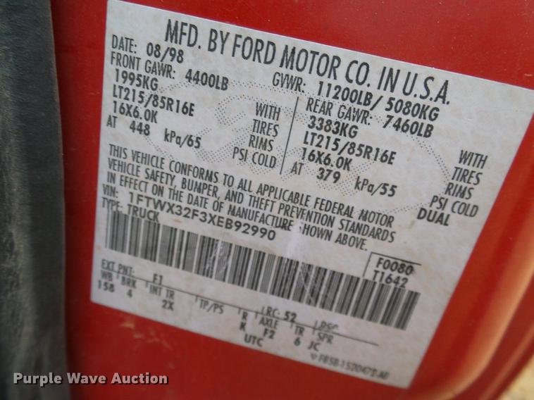 image for item AO9378 1999 Ford F350 Super Duty SuperCab flatbed pickup truck