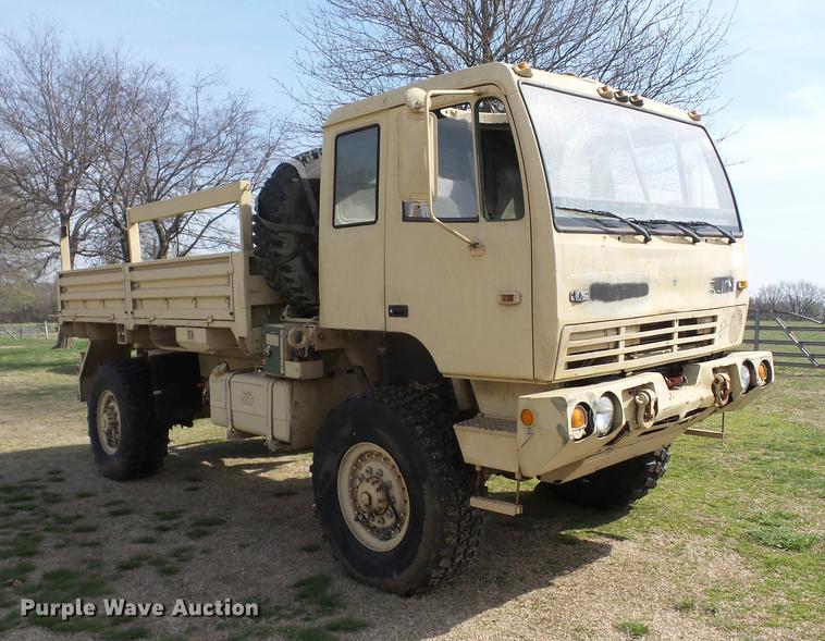 image for item AY9554 1998 Stewart Stevenson M-1078 flatbed truck