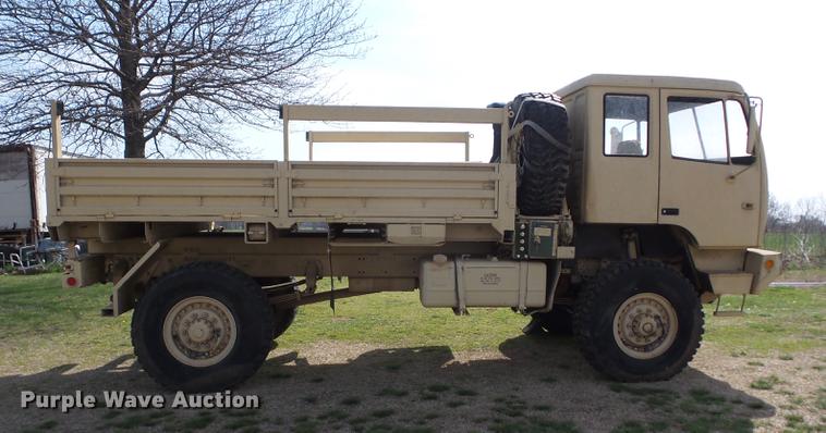 image for item AY9554 1998 Stewart Stevenson M-1078 flatbed truck