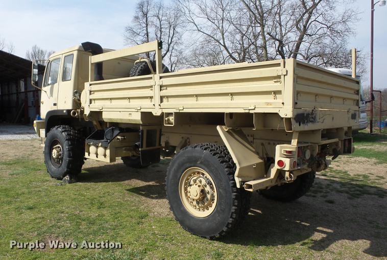 image for item AY9554 1998 Stewart Stevenson M-1078 flatbed truck