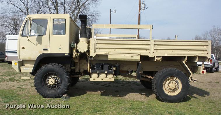 image for item AY9554 1998 Stewart Stevenson M-1078 flatbed truck