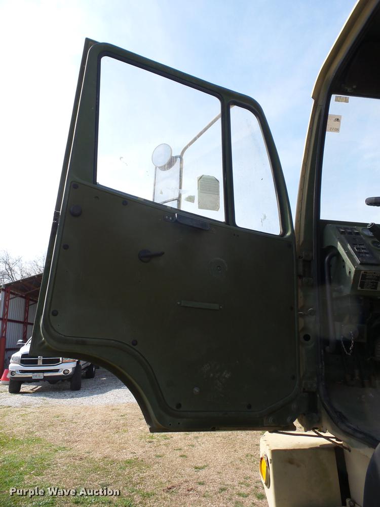 image for item AY9554 1998 Stewart Stevenson M-1078 flatbed truck