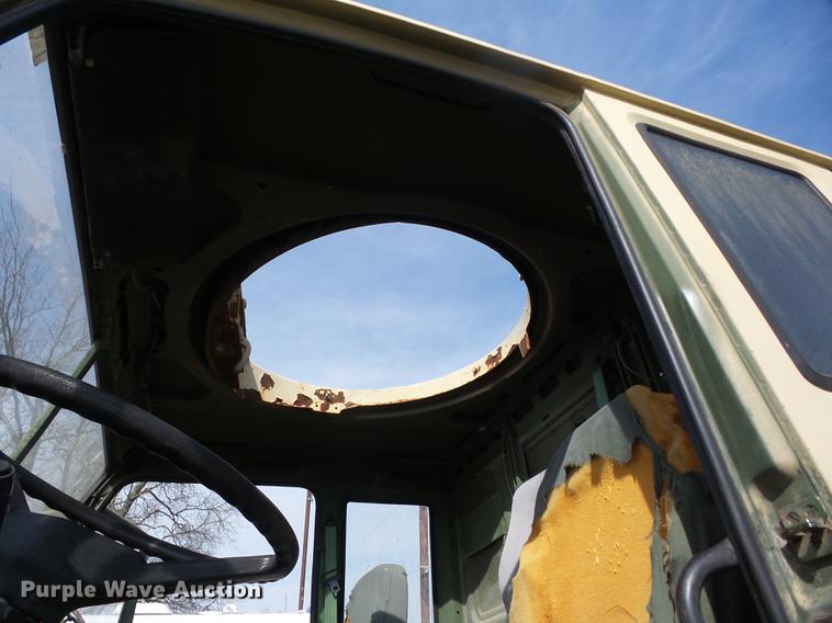 image for item AY9554 1998 Stewart Stevenson M-1078 flatbed truck