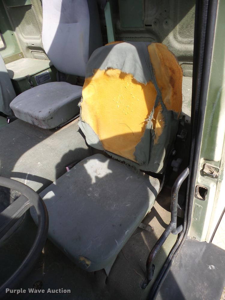 image for item AY9554 1998 Stewart Stevenson M-1078 flatbed truck