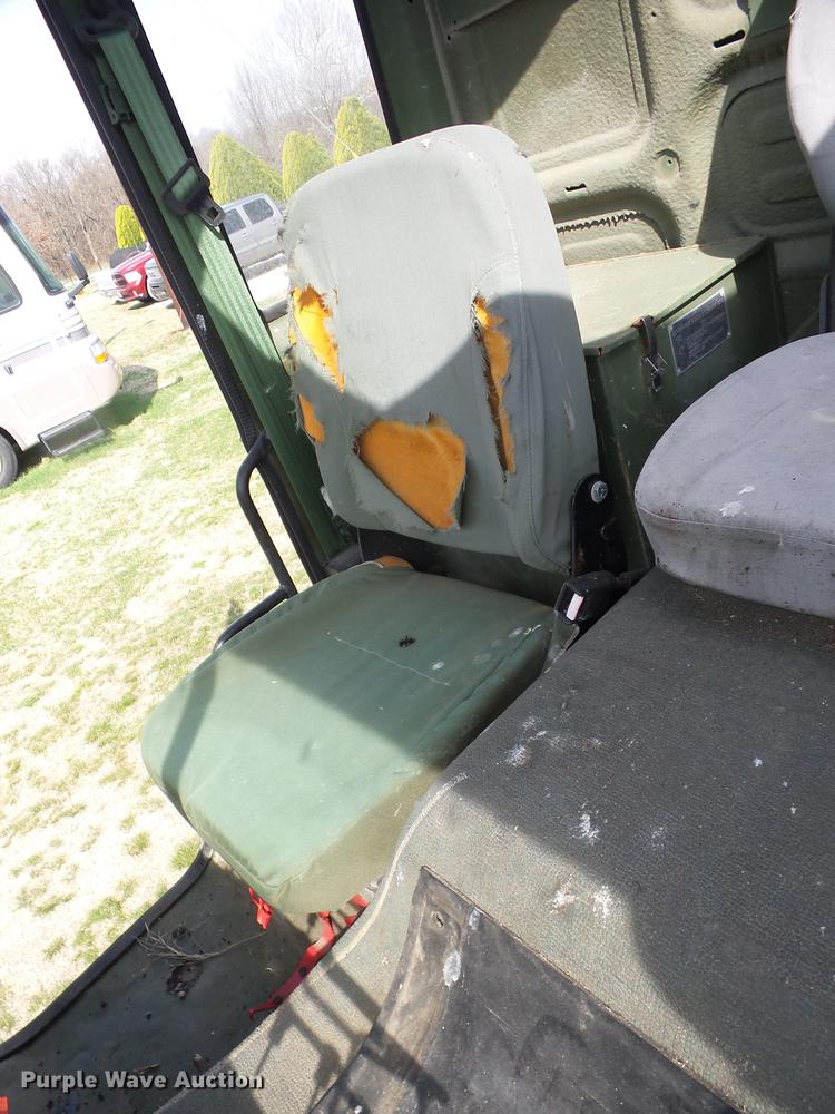 image for item AY9554 1998 Stewart Stevenson M-1078 flatbed truck