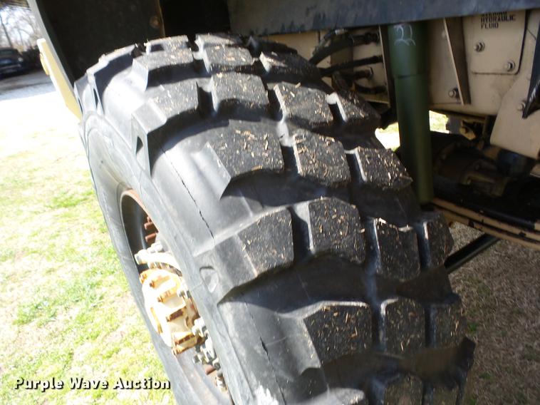 image for item AY9554 1998 Stewart Stevenson M-1078 flatbed truck