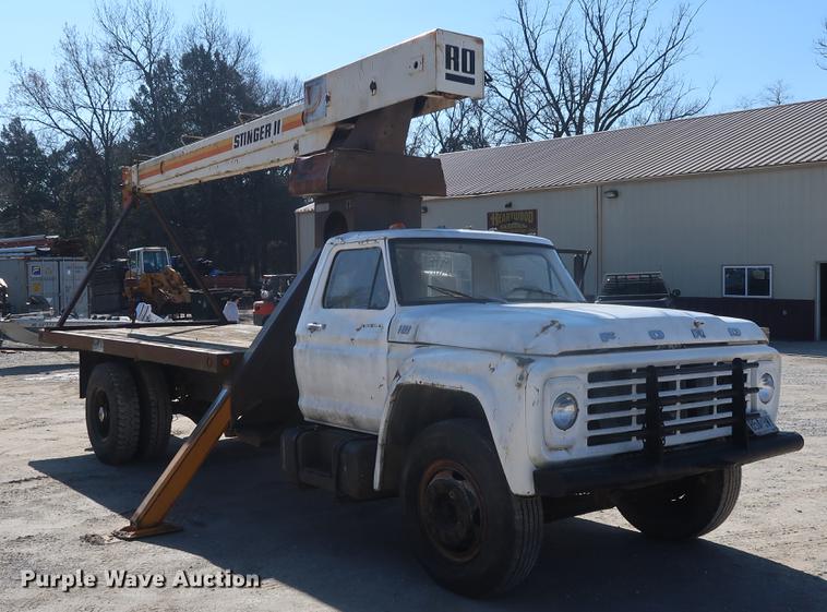 image for item DA0769 1979 Ford F800 flatbed truck with crane