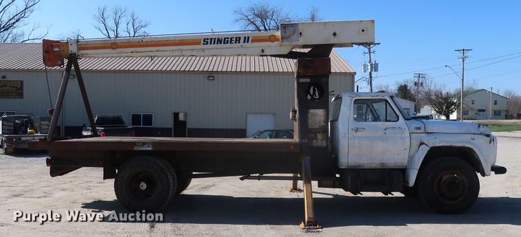 image for item DA0769 1979 Ford F800 flatbed truck with crane