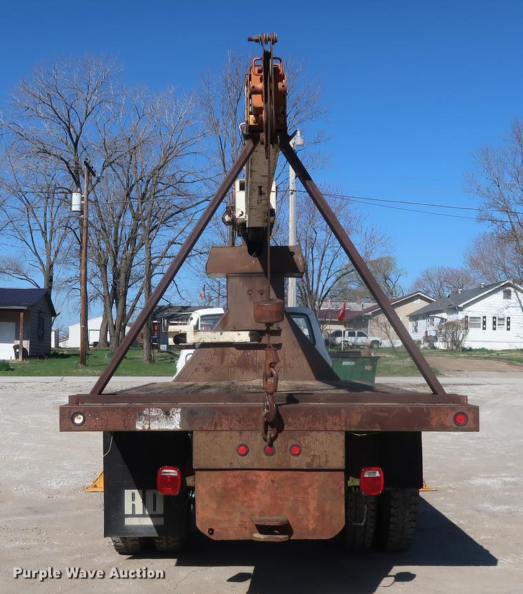 image for item DA0769 1979 Ford F800 flatbed truck with crane