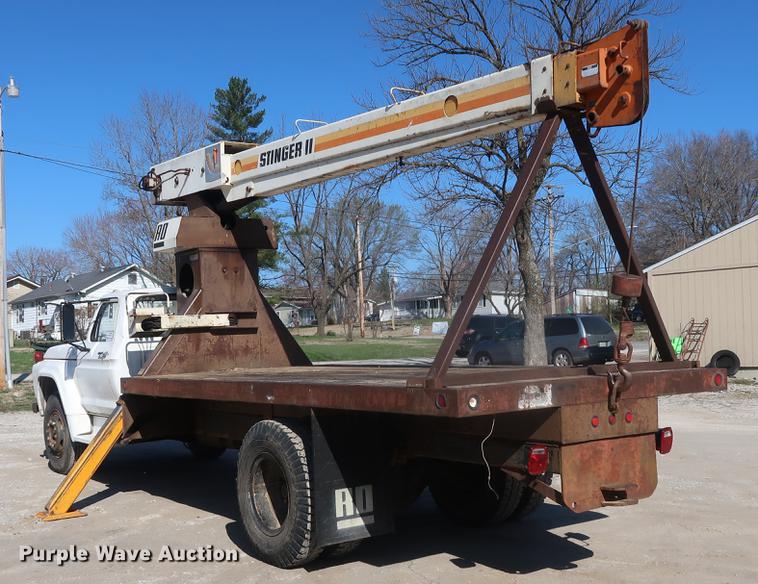 image for item DA0769 1979 Ford F800 flatbed truck with crane