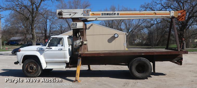 image for item DA0769 1979 Ford F800 flatbed truck with crane