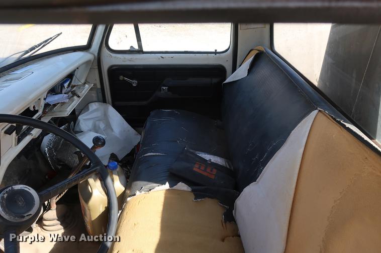 image for item DA0769 1979 Ford F800 flatbed truck with crane