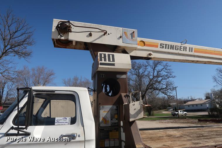 image for item DA0769 1979 Ford F800 flatbed truck with crane