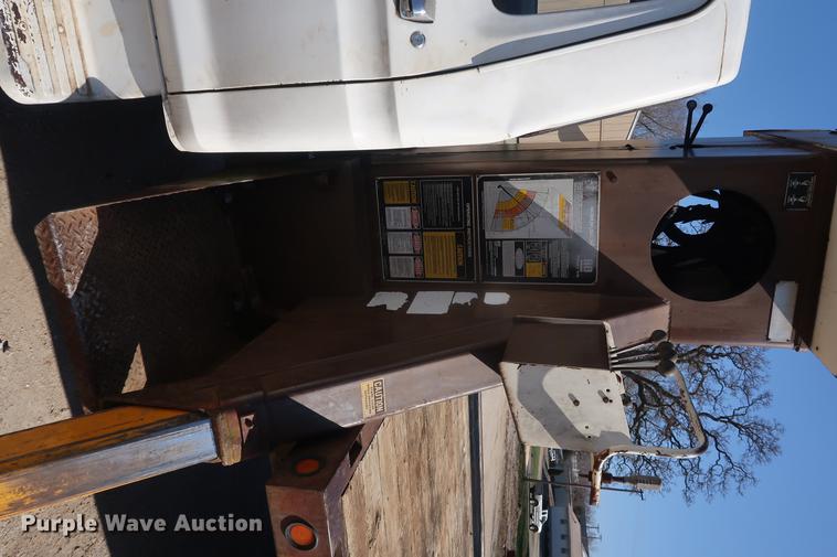 image for item DA0769 1979 Ford F800 flatbed truck with crane