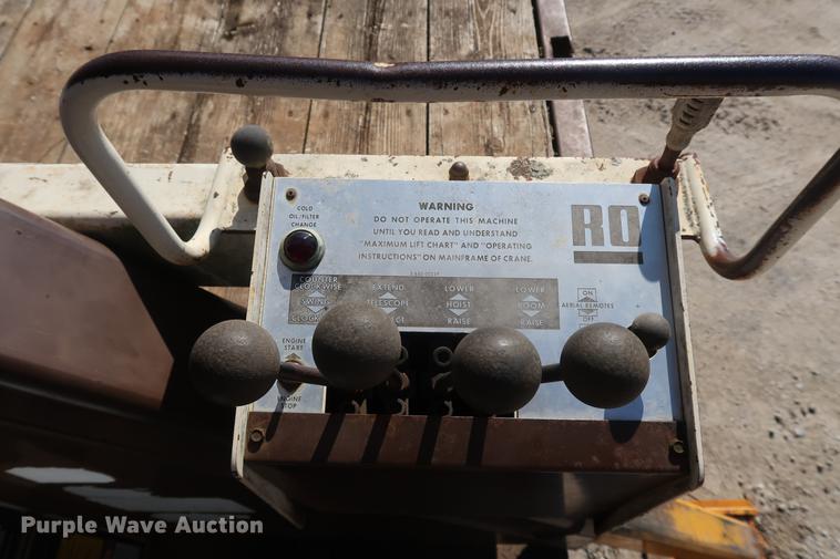 image for item DA0769 1979 Ford F800 flatbed truck with crane