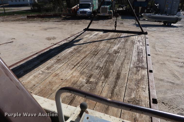 image for item DA0769 1979 Ford F800 flatbed truck with crane