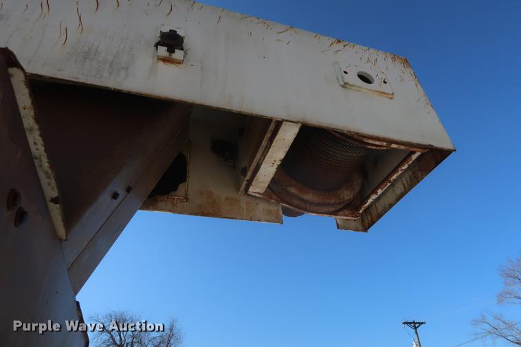 image for item DA0769 1979 Ford F800 flatbed truck with crane