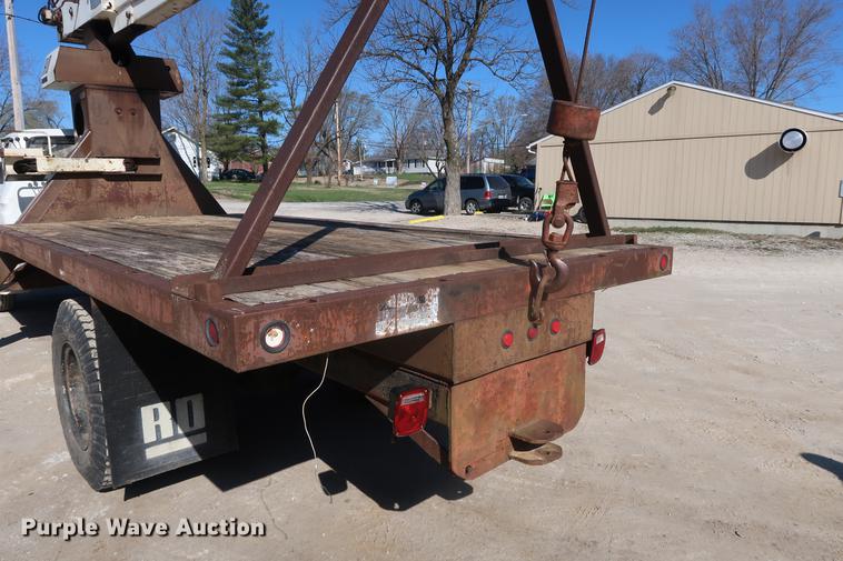 image for item DA0769 1979 Ford F800 flatbed truck with crane