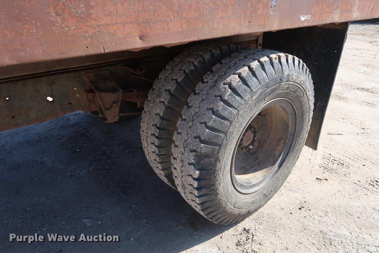 image for item DA0769 1979 Ford F800 flatbed truck with crane