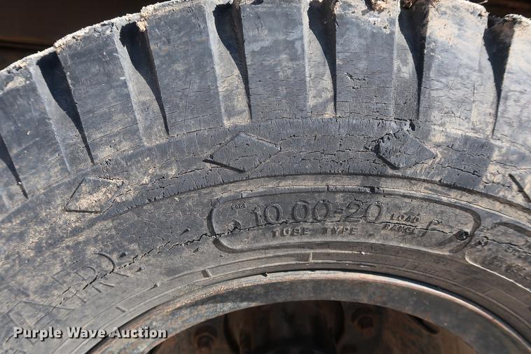 image for item DA0769 1979 Ford F800 flatbed truck with crane