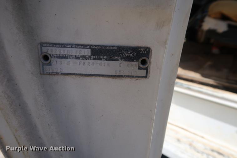 image for item DA0769 1979 Ford F800 flatbed truck with crane