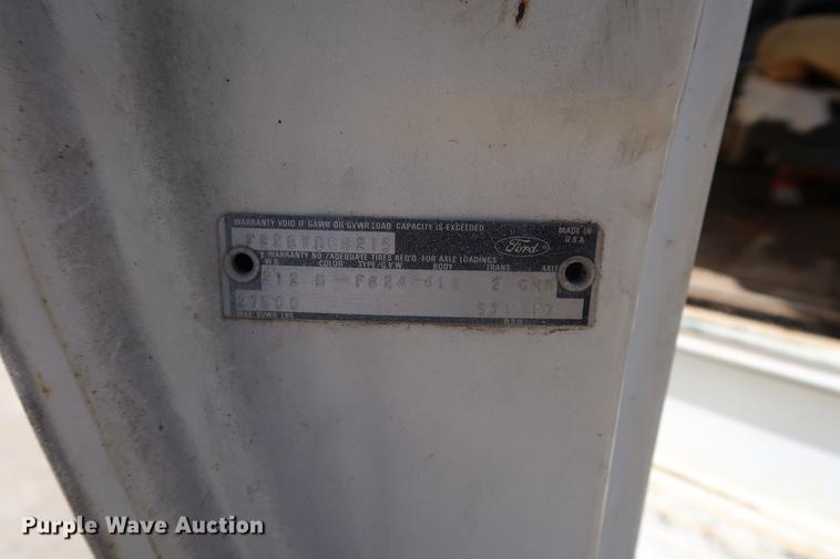 image for item DA0769 1979 Ford F800 flatbed truck with crane