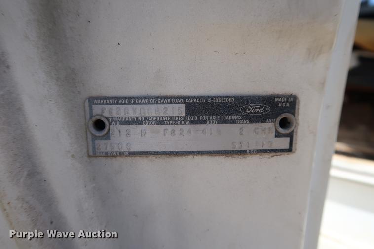 image for item DA0769 1979 Ford F800 flatbed truck with crane