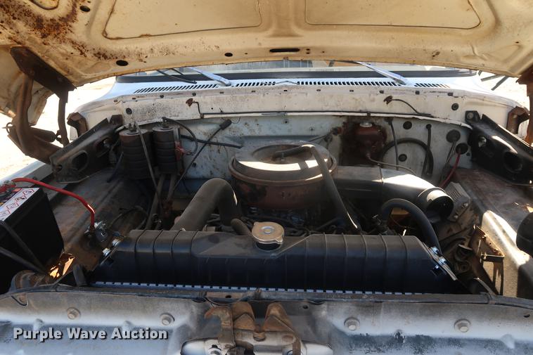 image for item DA0769 1979 Ford F800 flatbed truck with crane