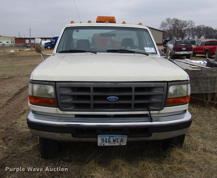 image for item DA3576 1994 Ford F450 Super Duty flatbed truck