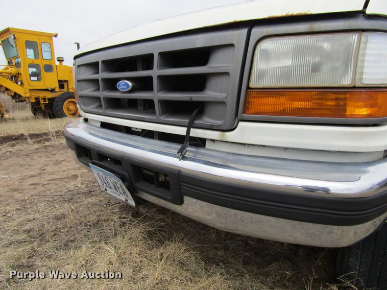 image for item DA3576 1994 Ford F450 Super Duty flatbed truck