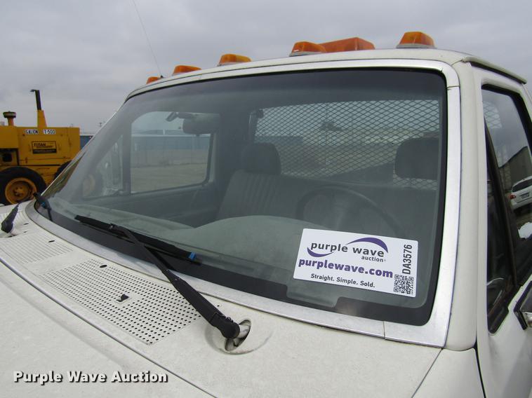 image for item DA3576 1994 Ford F450 Super Duty flatbed truck