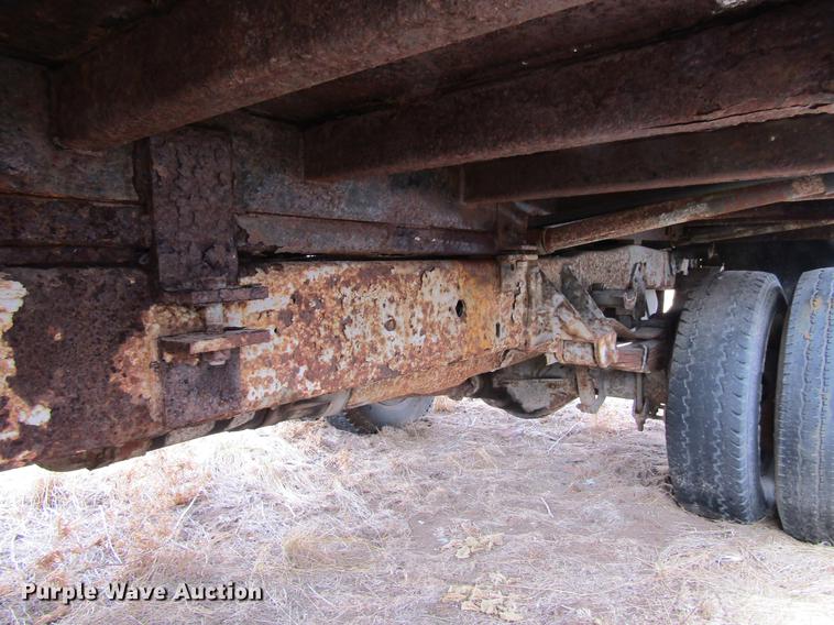 image for item DA3576 1994 Ford F450 Super Duty flatbed truck