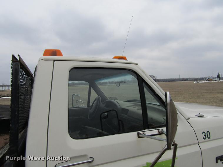 image for item DA3576 1994 Ford F450 Super Duty flatbed truck