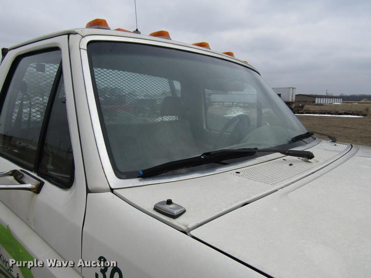 image for item DA3576 1994 Ford F450 Super Duty flatbed truck