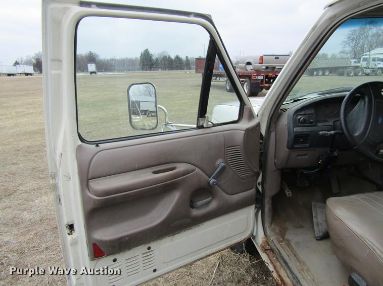 image for item DA3576 1994 Ford F450 Super Duty flatbed truck