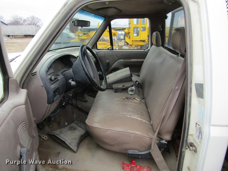 image for item DA3576 1994 Ford F450 Super Duty flatbed truck