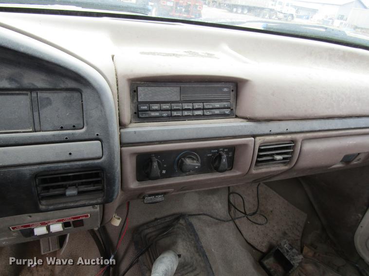 image for item DA3576 1994 Ford F450 Super Duty flatbed truck