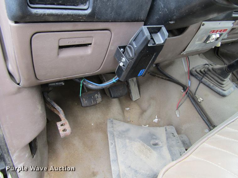 image for item DA3576 1994 Ford F450 Super Duty flatbed truck
