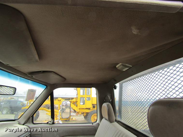 image for item DA3576 1994 Ford F450 Super Duty flatbed truck