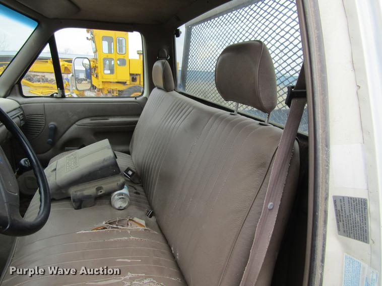 image for item DA3576 1994 Ford F450 Super Duty flatbed truck