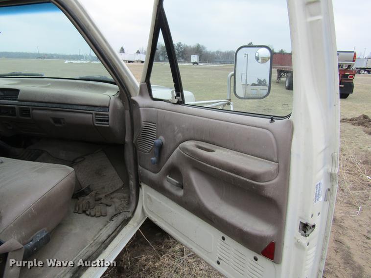 image for item DA3576 1994 Ford F450 Super Duty flatbed truck