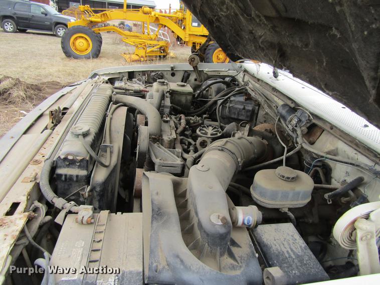 image for item DA3576 1994 Ford F450 Super Duty flatbed truck